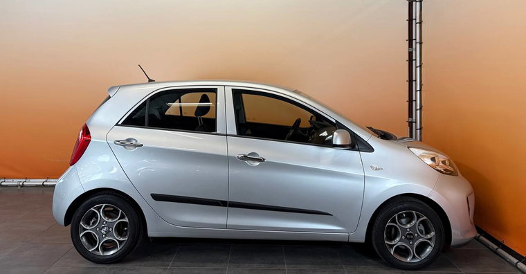 Vehicle Image 6
