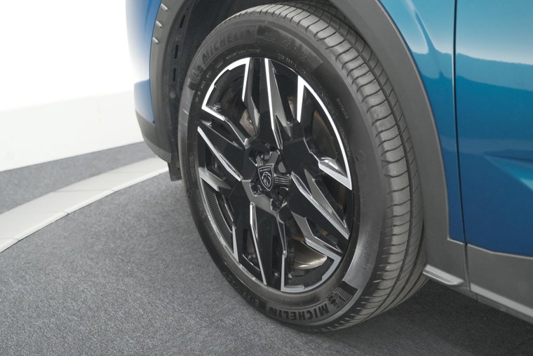 Vehicle Image 19