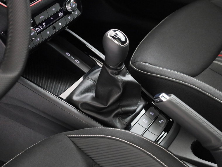 Vehicle Image 32