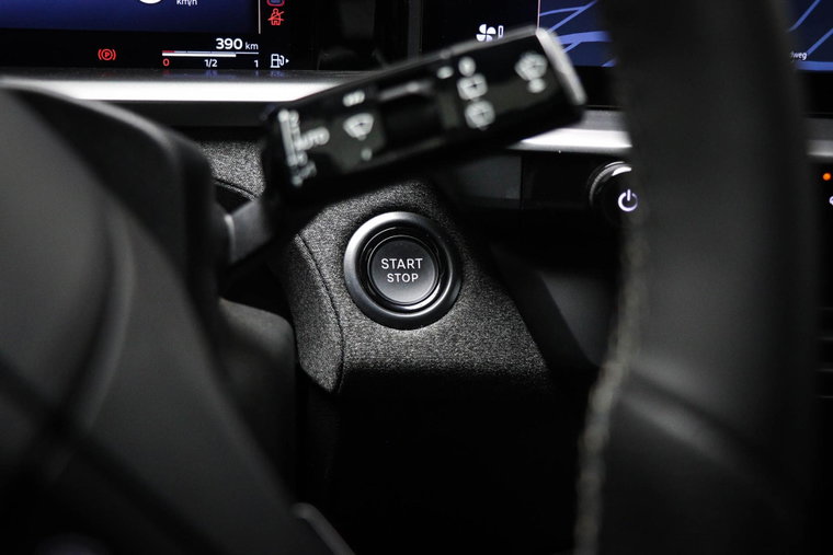 Vehicle Image 38
