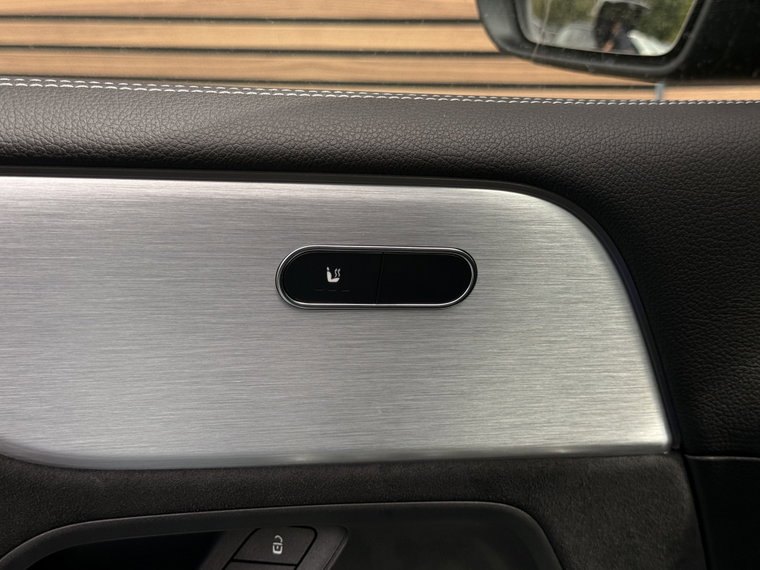Vehicle Image 38