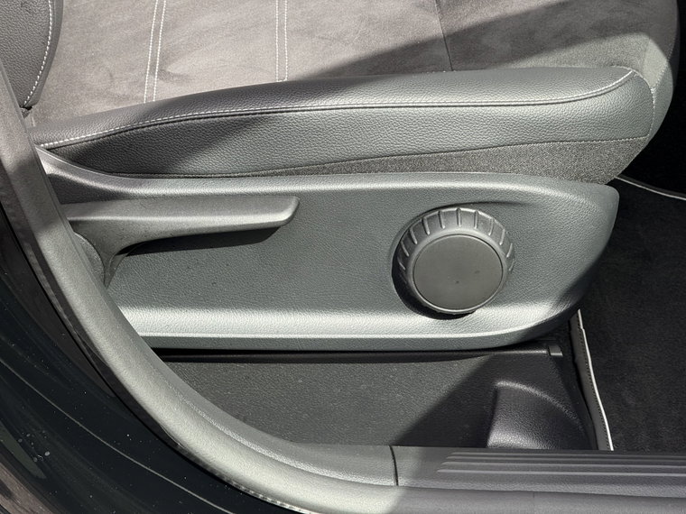 Vehicle Image 43