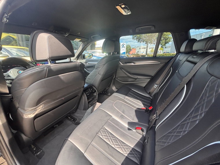 Vehicle Image 36