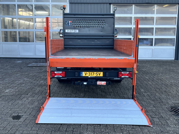 Vehicle Image 23