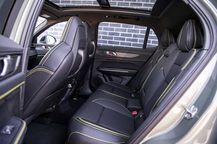 Vehicle Image 10