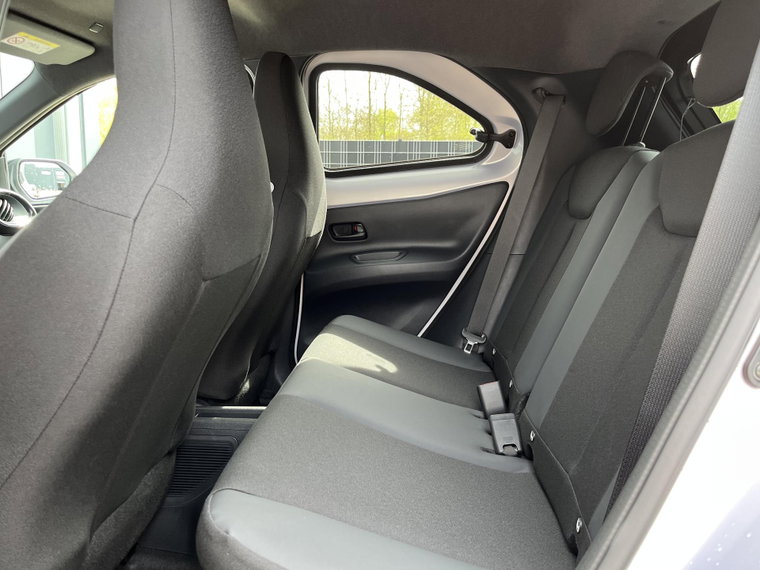 Vehicle Image 12