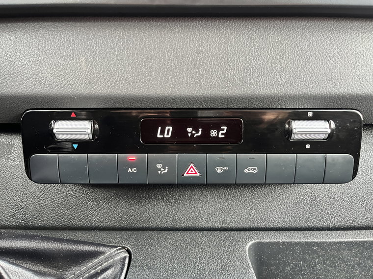 Vehicle Image 34