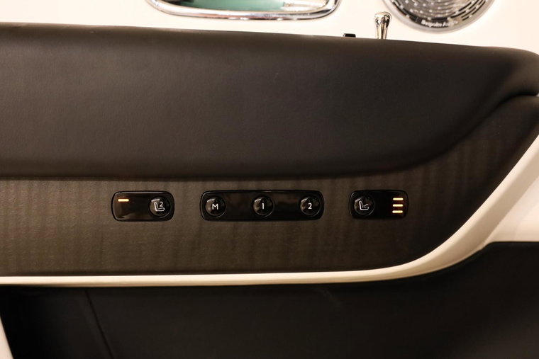 Vehicle Image 27