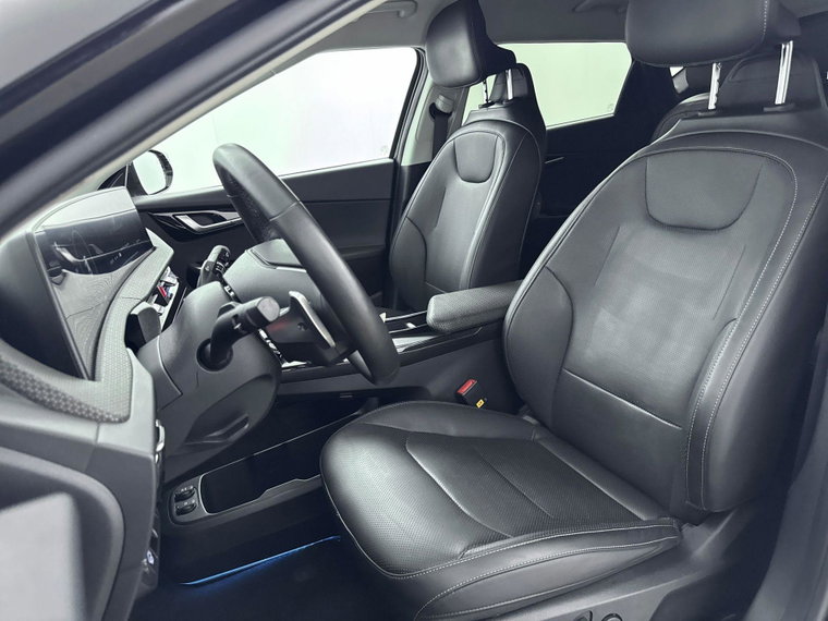Vehicle Image 32