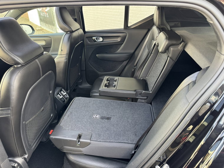 Vehicle Image 32