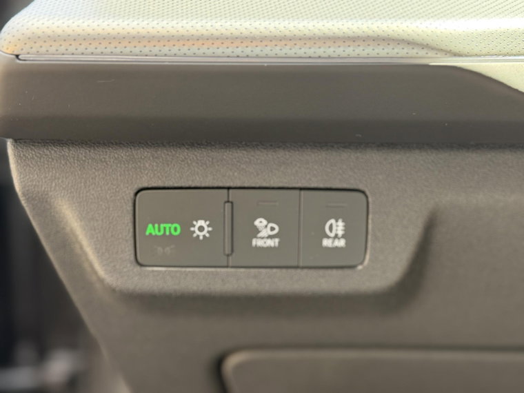 Vehicle Image 26