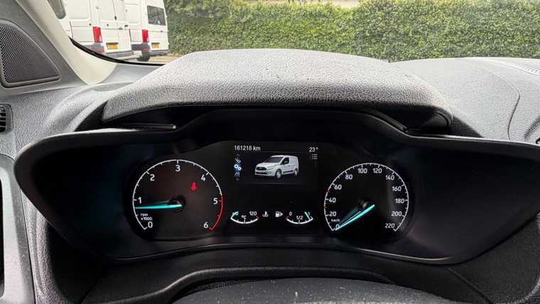 Vehicle Image 25