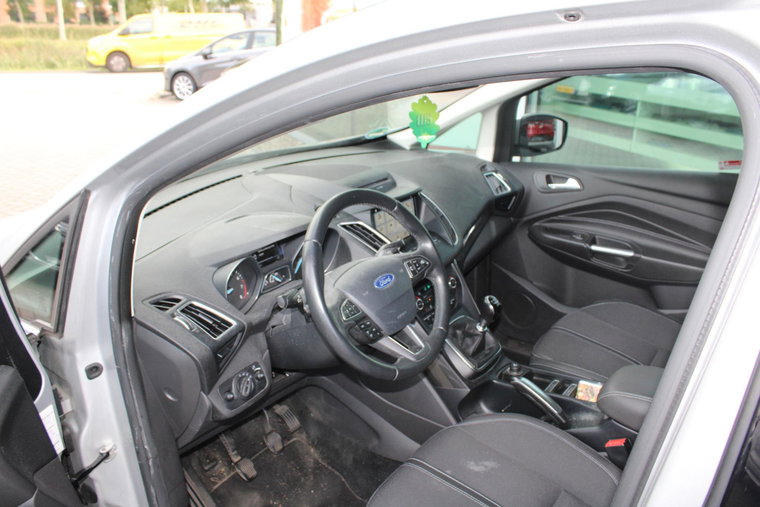 Vehicle Image 12