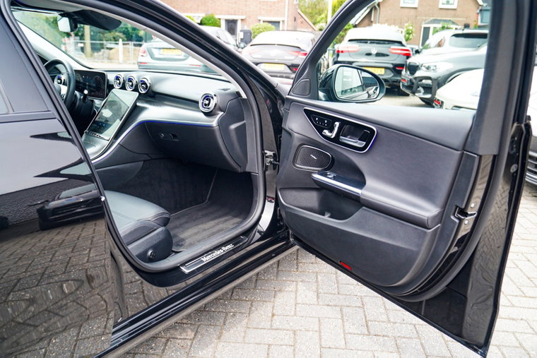 Vehicle Image 26