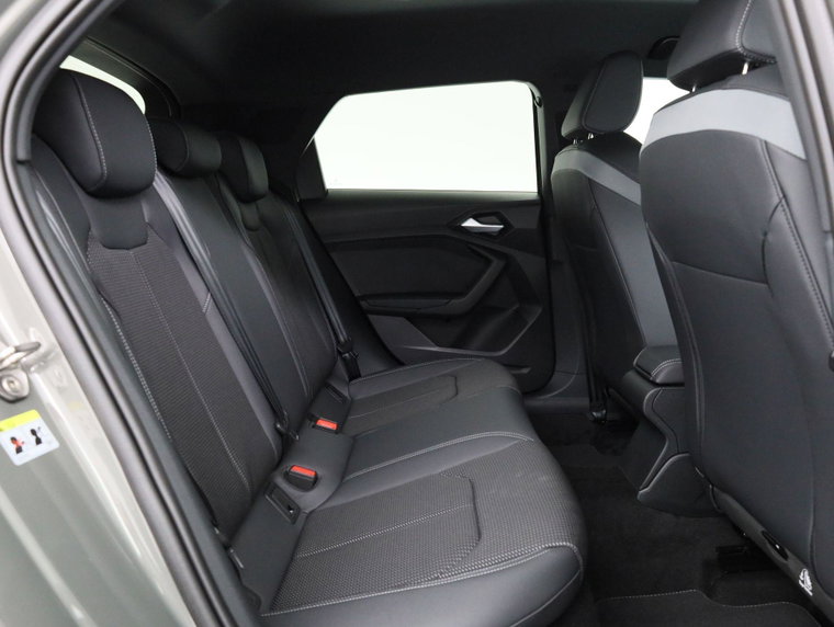 Vehicle Image 38