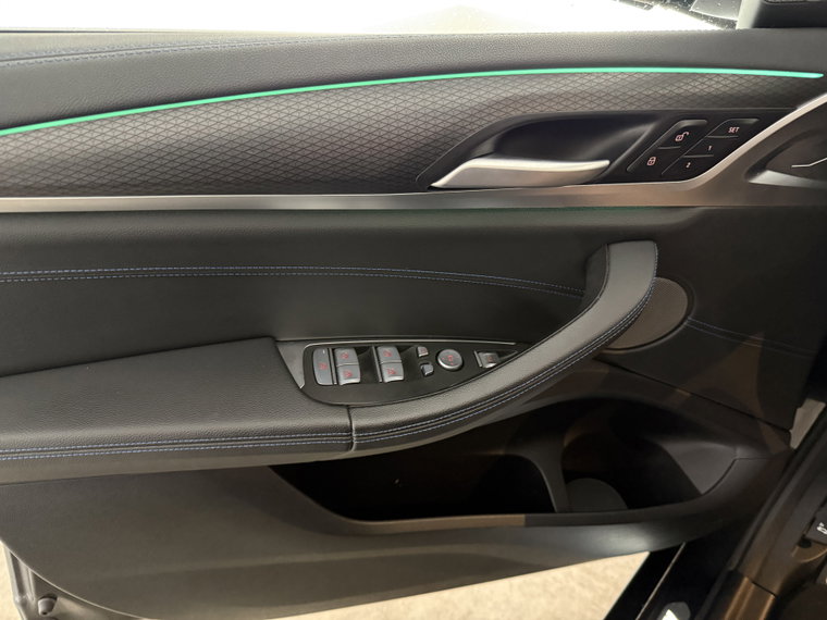Vehicle Image 43