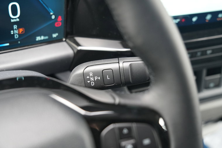 Vehicle Image 25