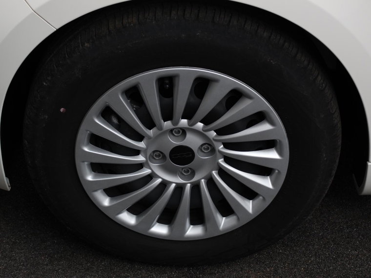 Vehicle Image 23