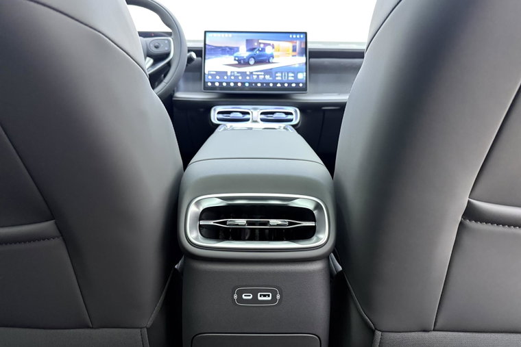 Vehicle Image 19