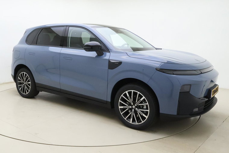 Vehicle Image 8