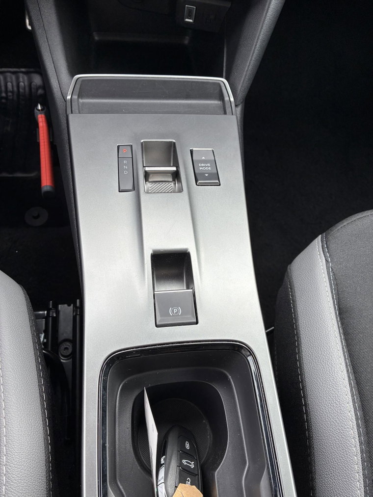 Vehicle Image 25