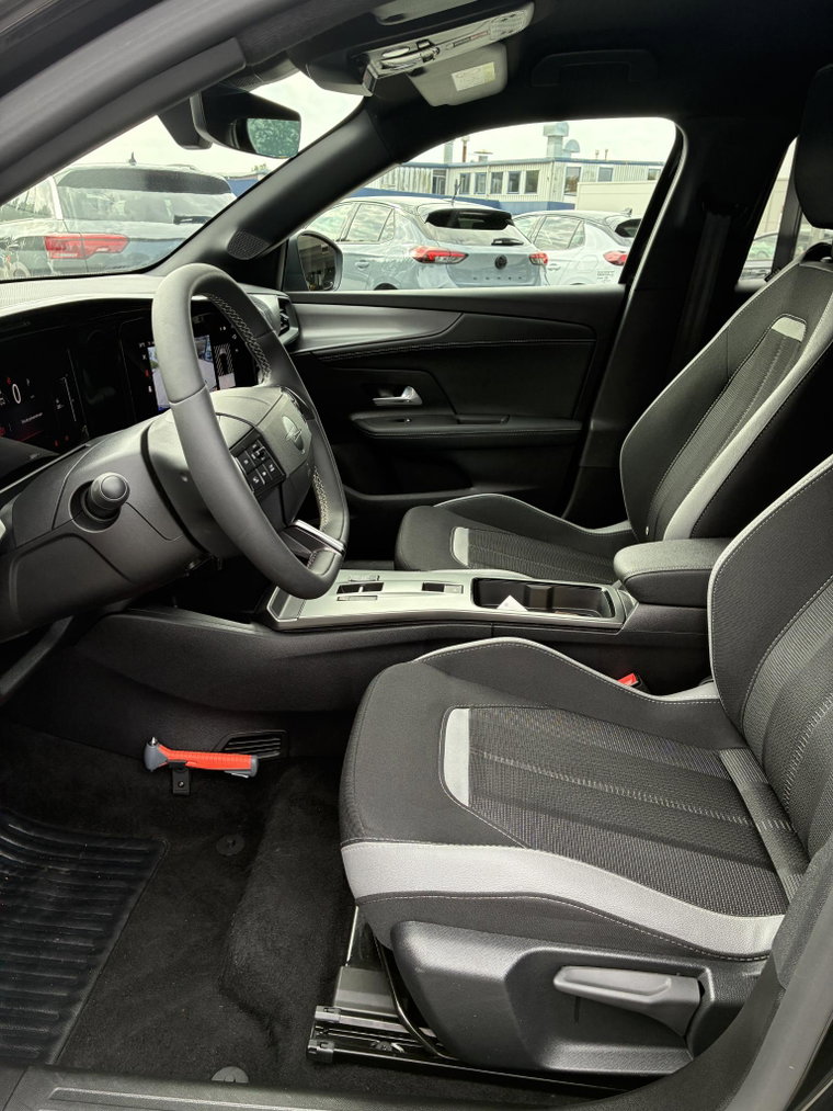 Vehicle Image 32