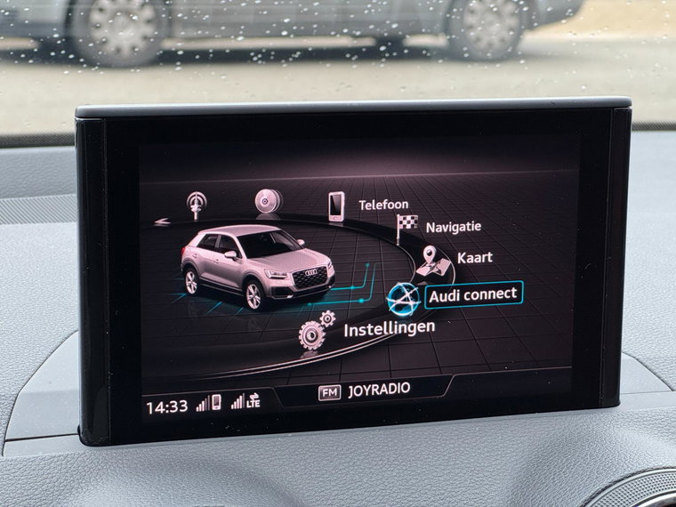 Vehicle Image 25