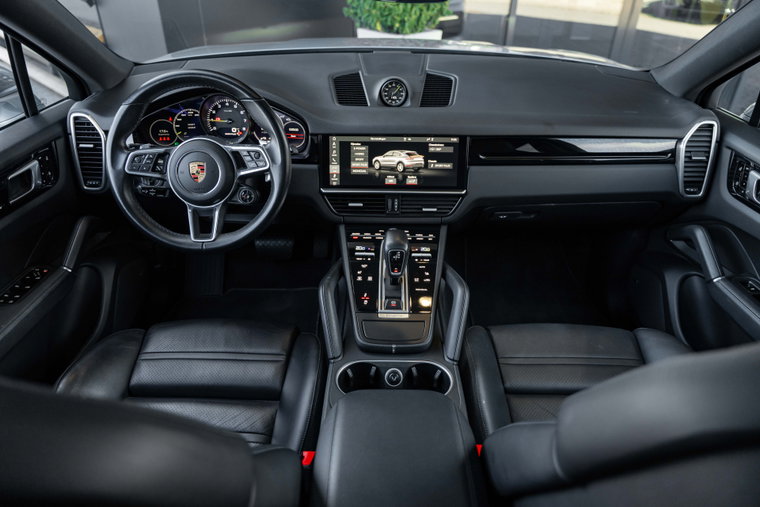 Vehicle Image 9