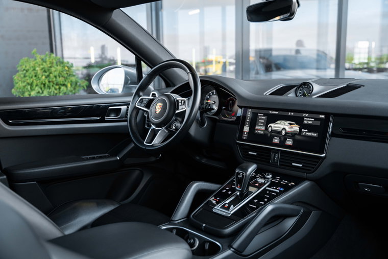 Vehicle Image 10