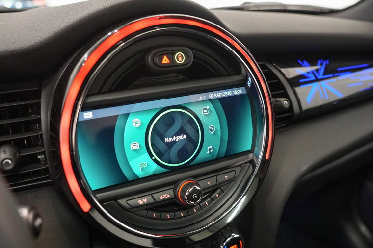 Vehicle Image 19