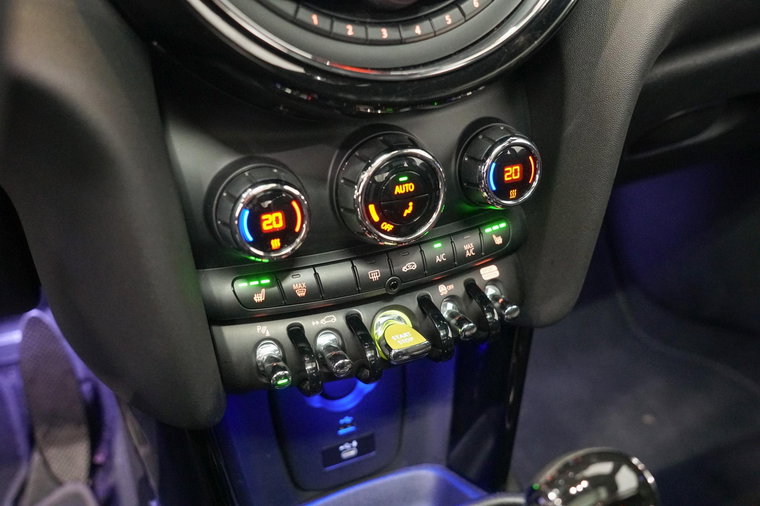 Vehicle Image 22