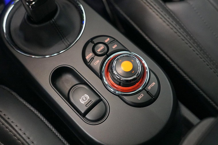 Vehicle Image 24
