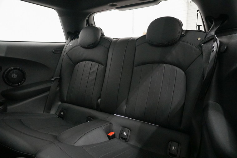 Vehicle Image 32