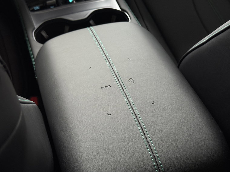 Vehicle Image 16