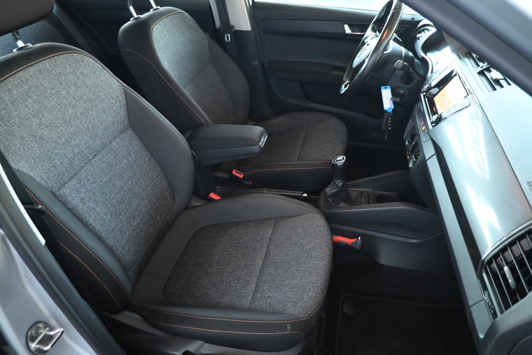 Vehicle Image 21