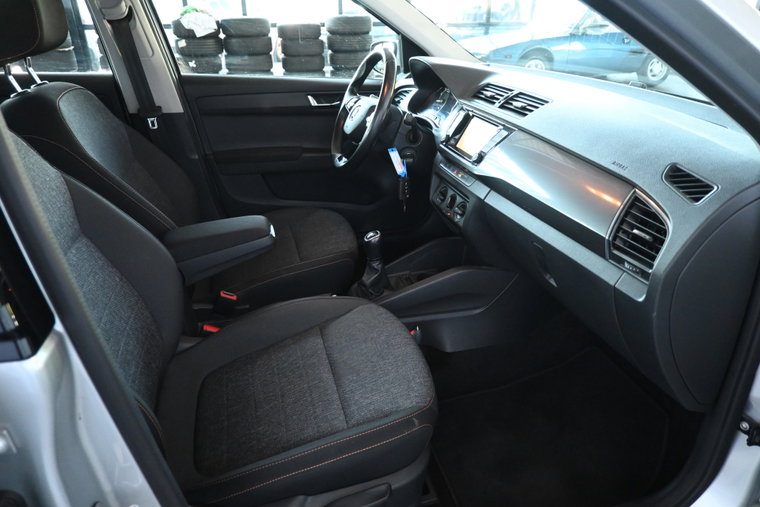 Vehicle Image 22