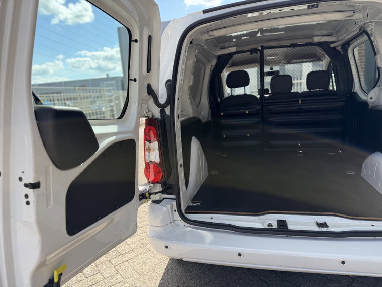 Vehicle Image 23