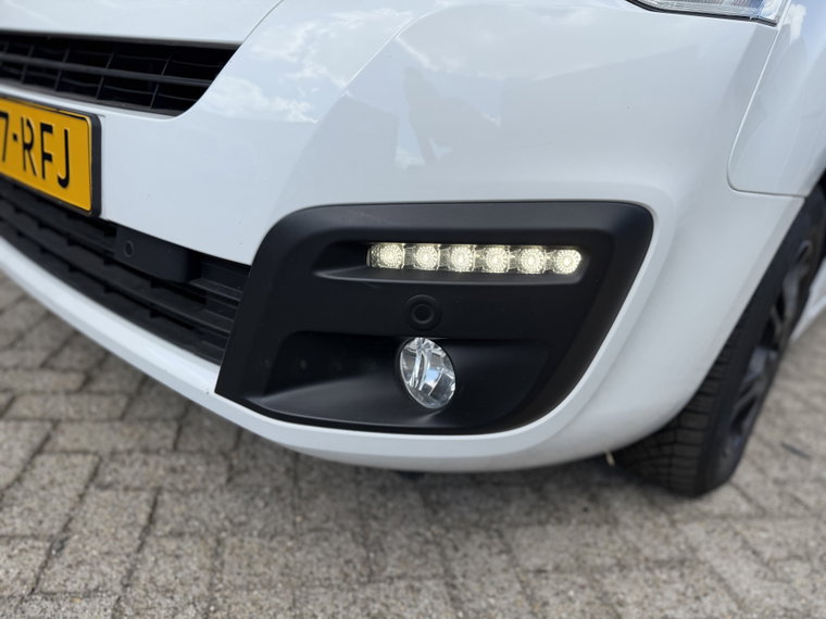 Vehicle Image 28