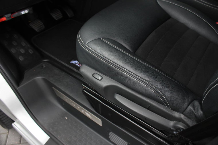Vehicle Image 17