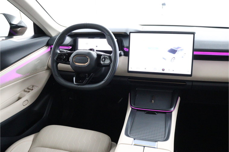 Vehicle Image 32