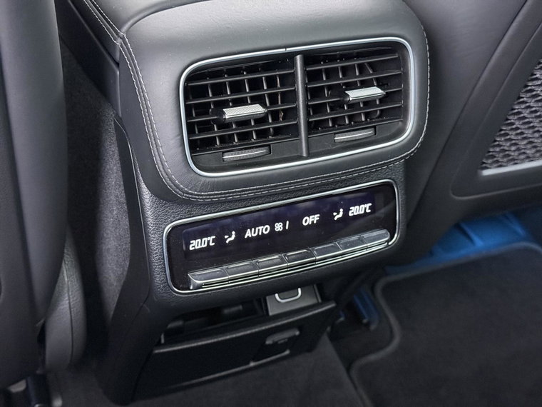 Vehicle Image 38