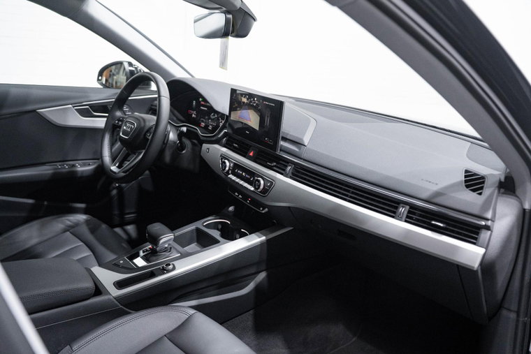 Vehicle Image 30