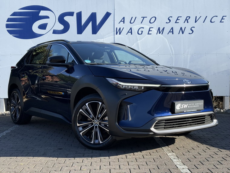 Vehicle Image 4