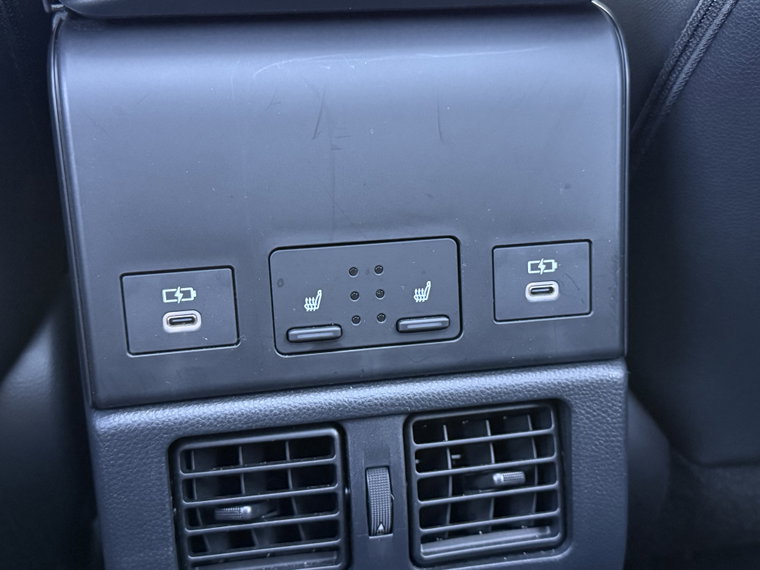 Vehicle Image 29