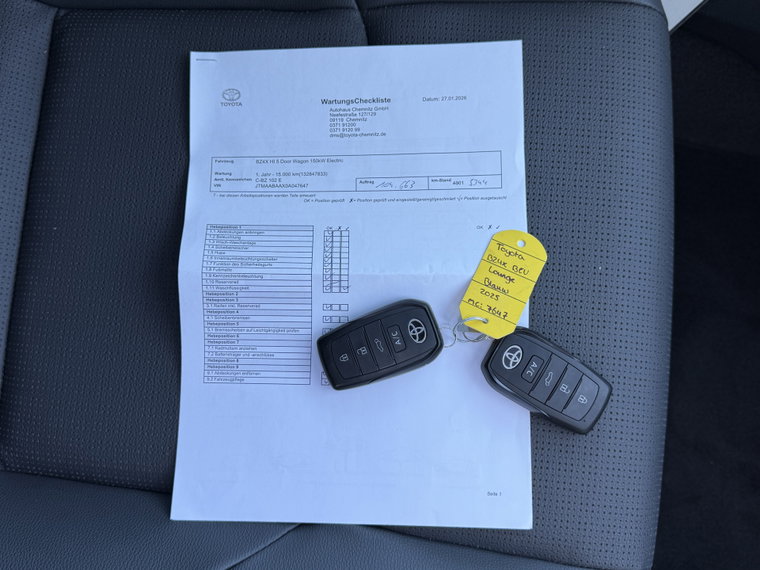 Vehicle Image 32