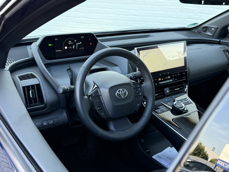 Vehicle Image 10