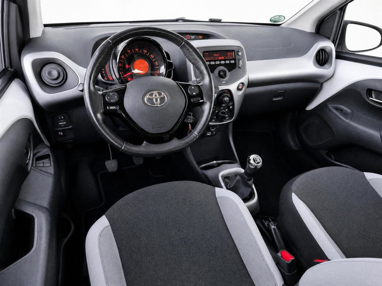 Vehicle Image 12
