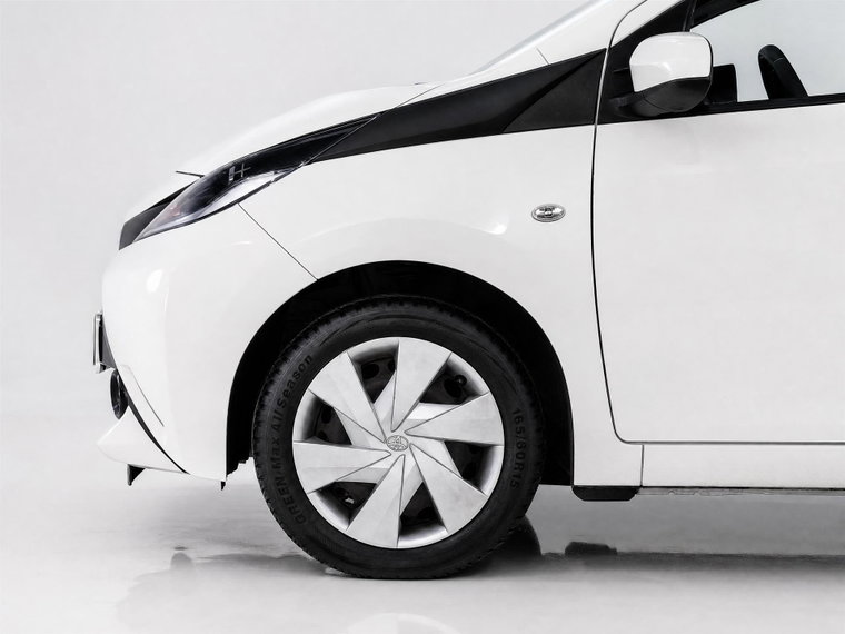 Vehicle Image 8