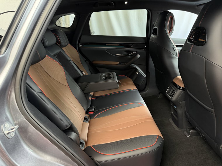 Vehicle Image 36