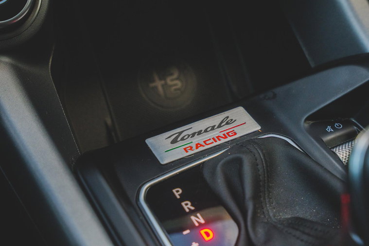 Vehicle Image 32
